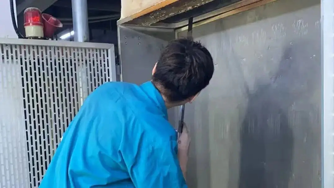 Changshu polyester ua kev xyaum thaum muaj xwm txheej ceev rau qhov xwm txheej tam sim ntawd