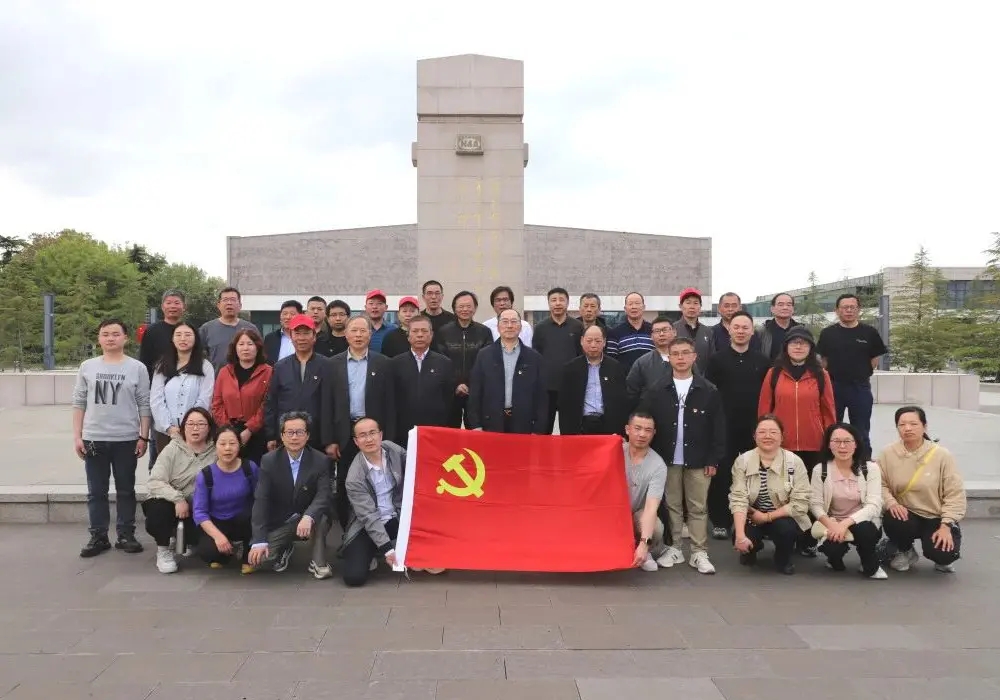 Changshu Polyester Co., Ltd. Party ceg koom nrog rau Yancheng Tshiab Plaub Tub Rog Memorial Hall
